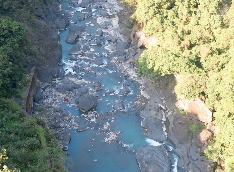 An aerial view of Nanshi River from the Wulai cable car